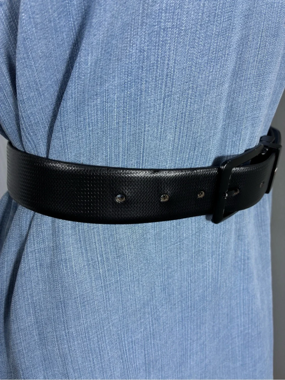 Tommy Hilfiger men’s belt 42” Black Textured Leather with Signature Stripe